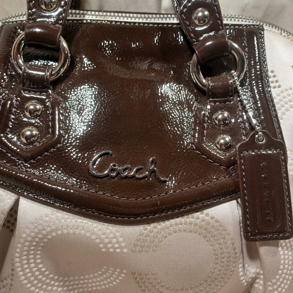 Coach Ashley - Picture 3 of 10